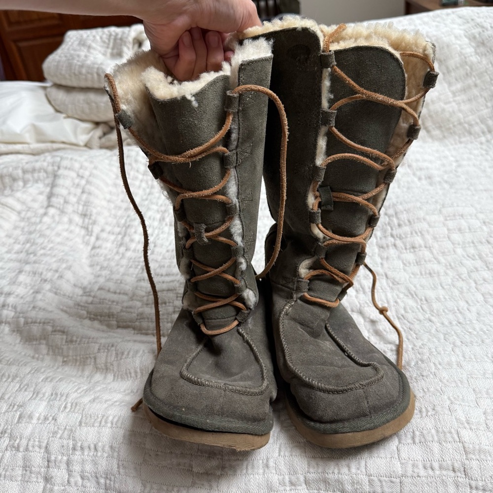 Uggs Vintage “Uptown” Burnt Olive Green Suede Lace-Up Boots - Size 8